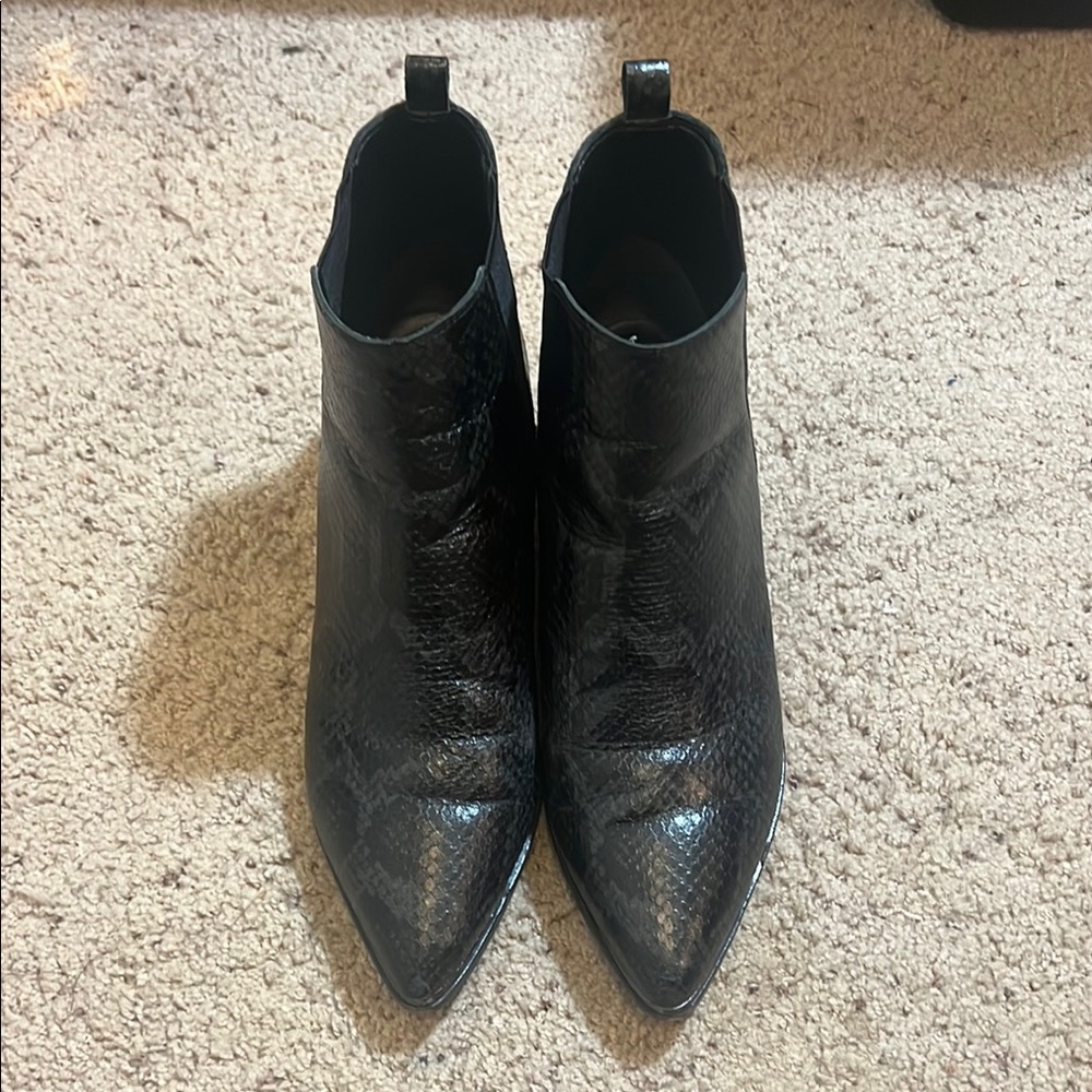 Black Ankle Boots with Pointed Toe and Elastic Panels